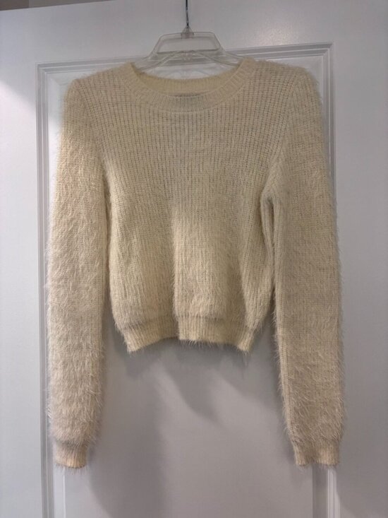 Forever 21 Sweaters - Forever 21 Cream Fuzzy Sweater